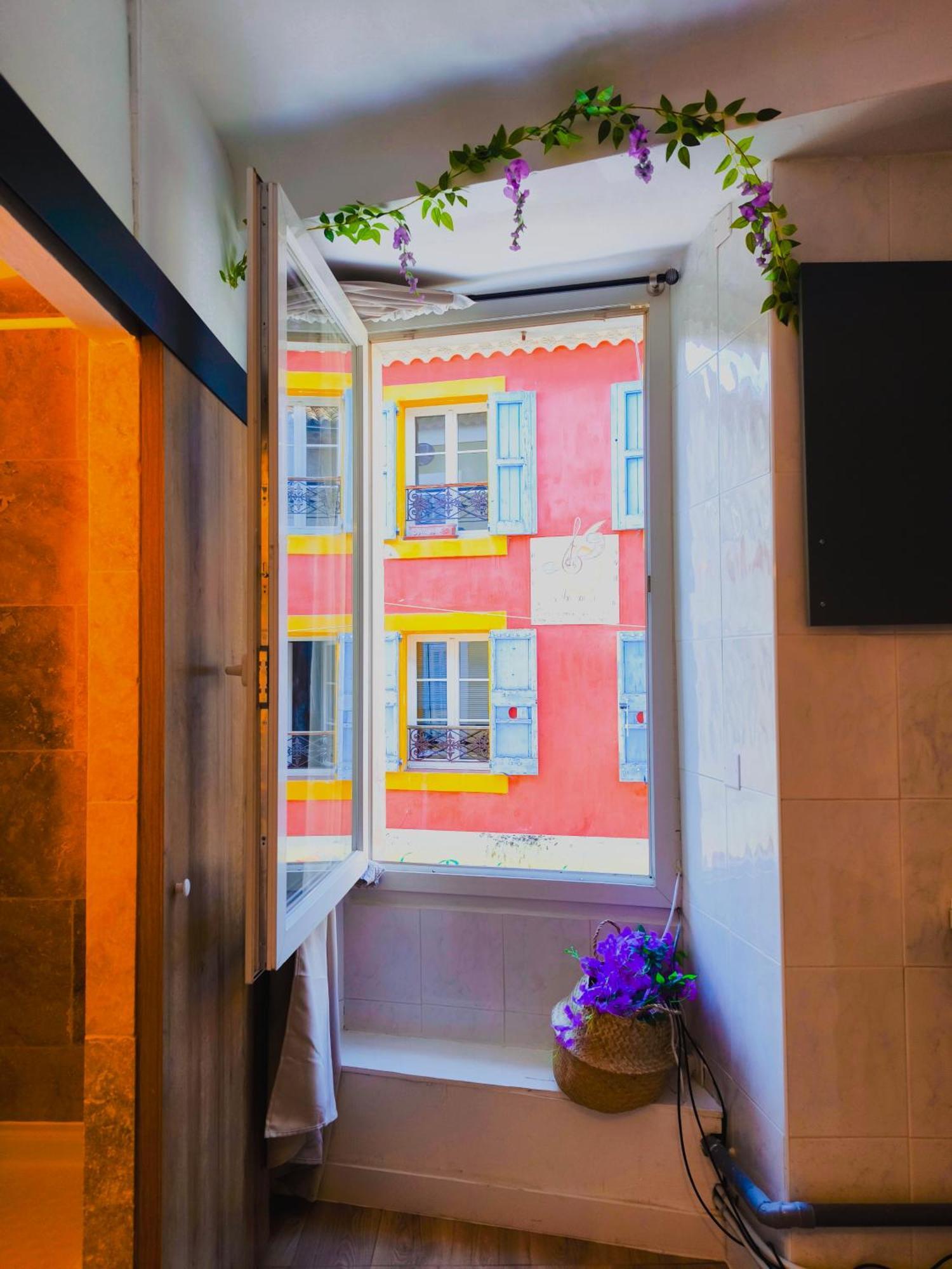 Le King & Suites Etoilees Gréoux-les-Bains Exterior photo